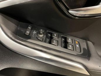 VOLVO V40 2.0 D3 Inscription Hatchback 5dr Diesel Auto Euro 6 (s/s) (150 p