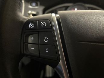 VOLVO V40 2.0 D3 Inscription Hatchback 5dr Diesel Auto Euro 6 (s/s) (150 p