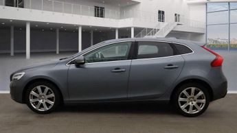 VOLVO V40 2.0 D3 Inscription Hatchback 5dr Diesel Auto Euro 6 (s/s) (150 p