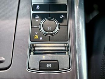 LAND ROVER RANGE ROVER SPORT 3.0 SD V6 HSE SUV 5dr Diesel Auto 4WD Euro 6 (s/s) (306 ps)