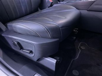 FORD KUGA 2.5 Duratec 14.4kWh Vignale SUV 5dr Petrol Plug-in Hybrid CVT Eu