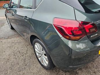 VAUXHALL ASTRA 1.6 16v Elite Hatchback 5dr Petrol Easytronic Euro 5 (115 ps)
