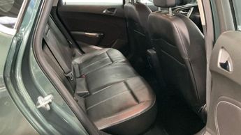 VAUXHALL ASTRA 1.6 16v Elite Hatchback 5dr Petrol Easytronic Euro 5 (115 ps)