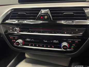 BMW 5 SERIES 2.0 520d SE Touring 5dr Diesel Auto Euro 6 (s/s) (190 ps)