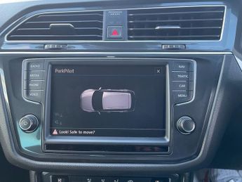 VOLKSWAGEN TIGUAN 2.0 TDI BlueMotion Tech SE Navigation SUV 5dr Diesel DSG 4Motion