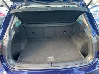 VOLKSWAGEN TIGUAN 2.0 TDI BlueMotion Tech SE Navigation SUV 5dr Diesel DSG 4Motion