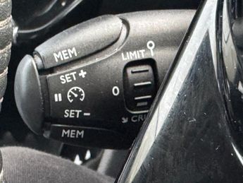 PEUGEOT E-2008 50kWh Allure Premium SUV 5dr Electric Auto 