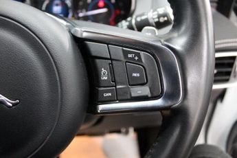 JAGUAR F-PACE 2.0 D180 R-Sport SUV 5dr Diesel Auto AWD Euro 6 (s/s) (180 ps)