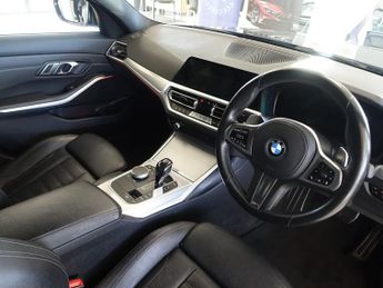 BMW 3 SERIES 2.0 320i M Sport Saloon 4dr Petrol Auto Euro 6 (s/s) (184 ps)