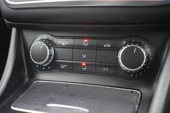 MERCEDES-BENZ GLA 1.6 GLA180 Urban Edition SUV 5dr Petrol 7G-DCT Euro 6 (s/s) (122