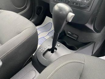 RENAULT CLIO 1.6 VVT Expression Hatchback 5dr Petrol Auto Euro 5 (111 ps)