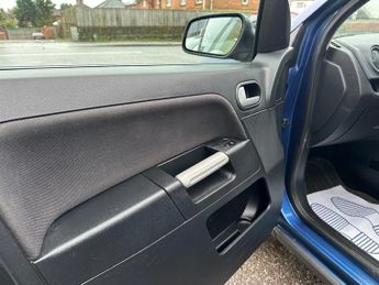 FORD FUSION 1.6 Zetec Climate Hatchback 5dr Petrol Automatic (181 g/km, 99 b