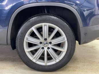 VOLKSWAGEN TIGUAN 2.0 TDI BlueMotion Tech Match SUV 5dr Diesel DSG 4WD Euro 5 (s/s