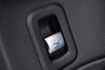 MERCEDES-BENZ C-CLASS 2.1 C250d AMG LINE (PREMIUM PLUS) (204ps) REVERSING CAMERA | PAN