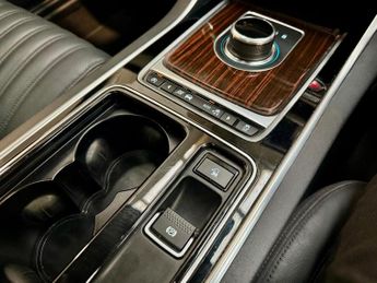 JAGUAR XF 2.0d Portfolio Saloon 4dr Diesel Auto AWD Euro 6 (s/s) (180 ps)