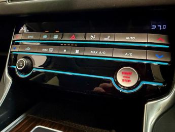 JAGUAR XF 2.0d Portfolio Saloon 4dr Diesel Auto AWD Euro 6 (s/s) (180 ps)