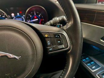 JAGUAR XF 2.0d Portfolio Saloon 4dr Diesel Auto AWD Euro 6 (s/s) (180 ps)