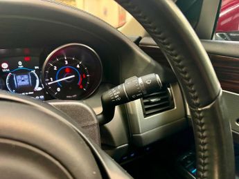 JAGUAR XF 2.0d Portfolio Saloon 4dr Diesel Auto AWD Euro 6 (s/s) (180 ps)