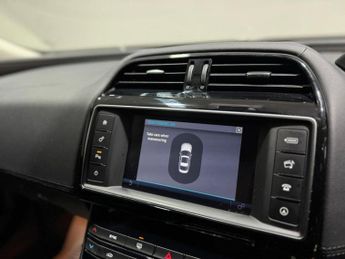 JAGUAR XE 2.0i Portfolio Saloon 4dr Petrol Auto AWD Euro 6 (s/s) (250 ps)