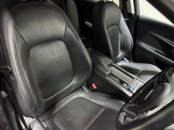 JAGUAR XE 2.0i Portfolio Saloon 4dr Petrol Auto AWD Euro 6 (s/s) (250 ps)