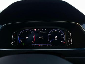 VOLKSWAGEN TIGUAN 2.0 TDI R-Line SUV 5dr Diesel DSG 4Motion Euro 6 (s/s) (150 ps)