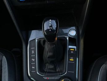 VOLKSWAGEN TIGUAN 2.0 TDI R-Line SUV 5dr Diesel DSG 4Motion Euro 6 (s/s) (150 ps)