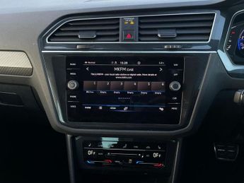 VOLKSWAGEN TIGUAN 2.0 TDI R-Line SUV 5dr Diesel DSG 4Motion Euro 6 (s/s) (150 ps)
