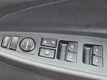 HYUNDAI TUCSON 2.0 CRDi SE Nav SUV 5dr Diesel Auto 4WD Euro 6 (136 ps)