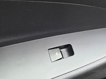 HYUNDAI TUCSON 2.0 CRDi SE Nav SUV 5dr Diesel Auto 4WD Euro 6 (136 ps)