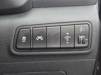HYUNDAI TUCSON 2.0 CRDi SE Nav SUV 5dr Diesel Auto 4WD Euro 6 (136 ps)