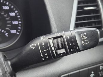 HYUNDAI TUCSON 2.0 CRDi SE Nav SUV 5dr Diesel Auto 4WD Euro 6 (136 ps)