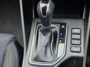 HYUNDAI TUCSON 2.0 CRDi SE Nav SUV 5dr Diesel Auto 4WD Euro 6 (136 ps)