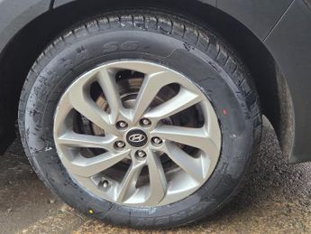 HYUNDAI TUCSON 2.0 CRDi SE Nav SUV 5dr Diesel Auto 4WD Euro 6 (136 ps)