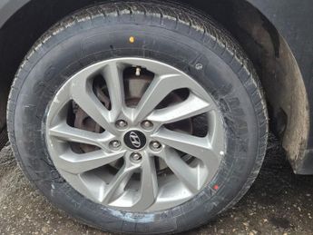 HYUNDAI TUCSON 2.0 CRDi SE Nav SUV 5dr Diesel Auto 4WD Euro 6 (136 ps)