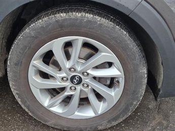 HYUNDAI TUCSON 2.0 CRDi SE Nav SUV 5dr Diesel Auto 4WD Euro 6 (136 ps)