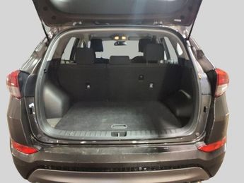 HYUNDAI TUCSON 2.0 CRDi SE Nav SUV 5dr Diesel Auto 4WD Euro 6 (136 ps)