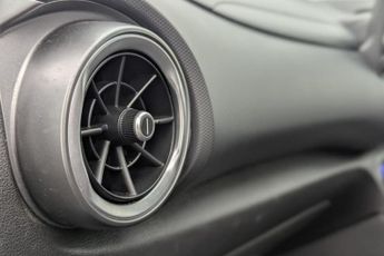 HYUNDAI KONA 64kWh Premium SUV 5dr Electric Auto (10.5kW Charger) (204 ps)