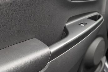 HYUNDAI KONA 64kWh Premium SUV 5dr Electric Auto (10.5kW Charger) (204 ps)