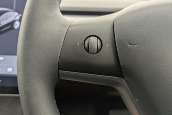 TESLA Model 3 Standard Range Plus Saloon 4dr Electric Auto RWD (241 bhp)