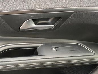 PEUGEOT 5008 1.5 BlueHDi Allure SUV 5dr Diesel EAT Euro 6 (s/s) (130 ps)