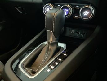 RENAULT ARKANA 1.6 E-TECH Iconic SUV 5dr Petrol Hybrid Auto 2WD Euro 6 (s/s) (1