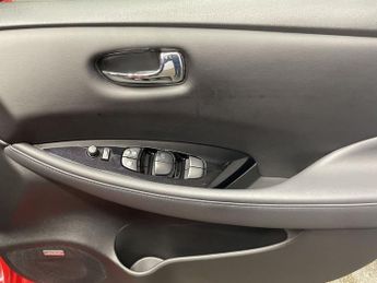NISSAN LEAF 39kWh Tekna Hatchback 5dr Electric Auto (150 ps)