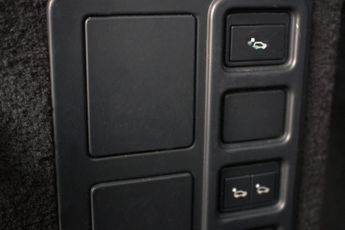 LAND ROVER DISCOVERY 3.0 SD V6 Anniversary Edition SUV 5dr Diesel Auto 4WD Euro 6 (s/