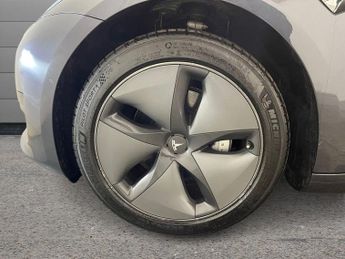 TESLA Model 3 Standard Range Plus Saloon 4dr Electric Auto RWD (241 bhp)