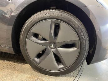 TESLA Model 3 Standard Range Plus Saloon 4dr Electric Auto RWD (241 bhp)