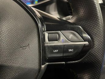 PEUGEOT E-2008 50kWh GT SUV 5dr Electric Auto (136 ps)