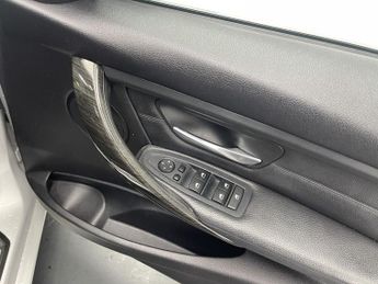 BMW 3 SERIES 2.0 320d Luxury Touring 5dr Diesel Auto Euro 5 (s/s) (184 ps)