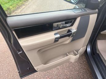 LAND ROVER DISCOVERY 4 3.0 SD V6 HSE SUV 5dr Diesel Auto 4WD Euro 5 (s/s) (255 bhp)