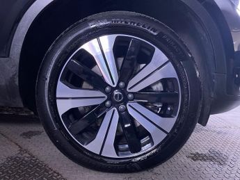 VOLVO XC40 Recharge Twin 78kWh Plus SUV 5dr Electric Auto AWD (408 ps)
