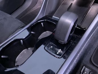 VOLVO XC40 Recharge Twin 78kWh Plus SUV 5dr Electric Auto AWD (408 ps)